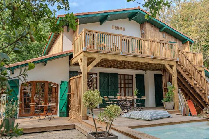 Chambre d’hôte pour 2 personnes, avec Terrasse et Jardin ainsi que Piscine et Vue