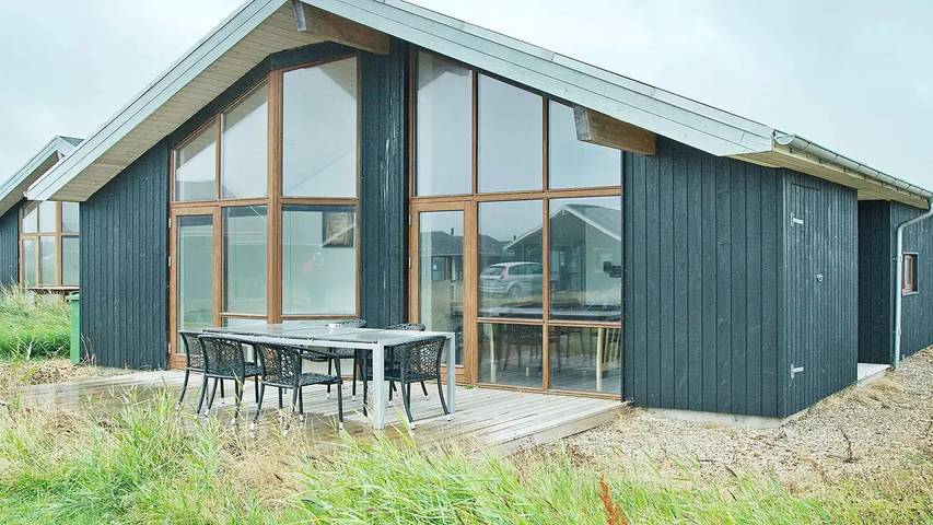 Ferienhaus für 9 Personen, mit Whirlpool und Terrasse sowie Sauna in Thorsminde