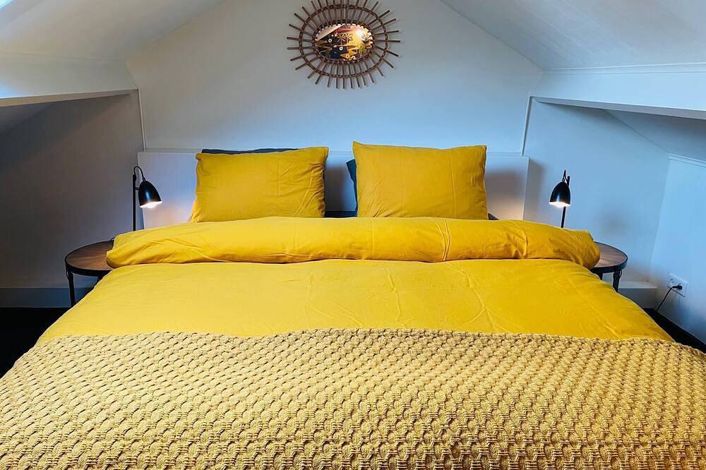 Geheel appartement, Apartment \"Yelllow\"with sunny private terrace in Bergen (Noord-Holland), Noord-Holland - Kust van de Noordzee