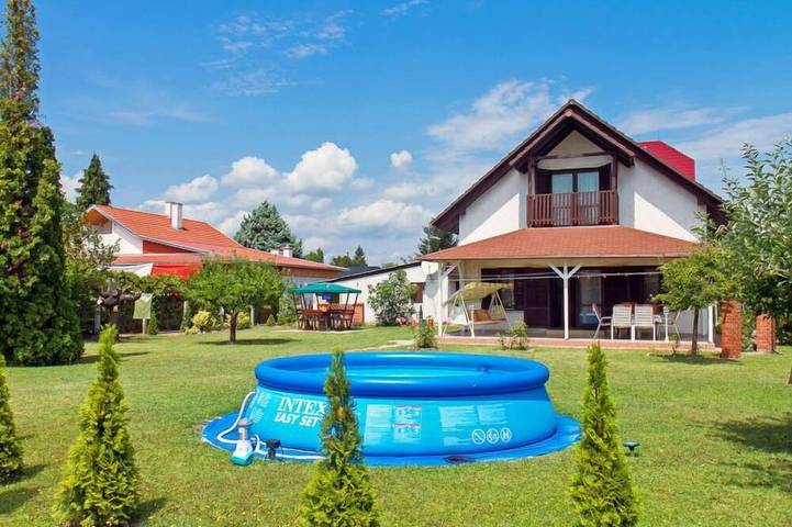 Ferienhaus für 8 Personen, mit Garten und Pool