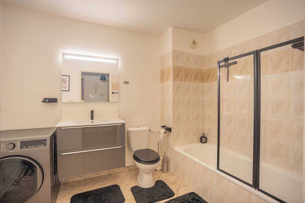 Entire apartment, Appartement entier à 5’ de la Gare d’Annemasse - Geneva, Comfortable 50 sqm Appartment in Ville-la-Grand, Saint-Julien-en-Genevois region