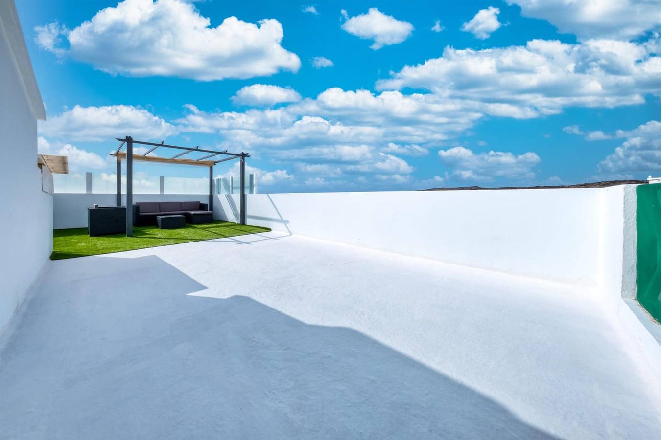 Apartamento entero, Apartamento vacacional 'El Golfito' con vistas al mar, terraza privada y Wi-Fi in El Golfo, Parque Nacional de Timanfaya