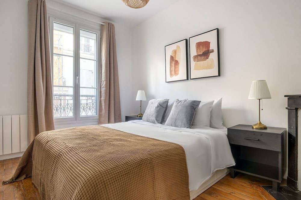 Entire apartment, Blueground | Levallois Perret, nr dining & offices in Levallois-Perret, Hauts-de-Seine