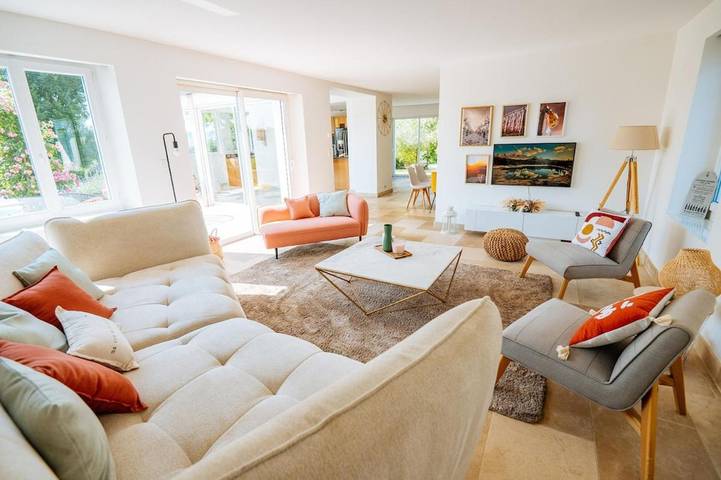 Location de vacances pour 10 personnes, avec terrasse ainsi que piscine et jardin à Saint-Bris-le-Vineux