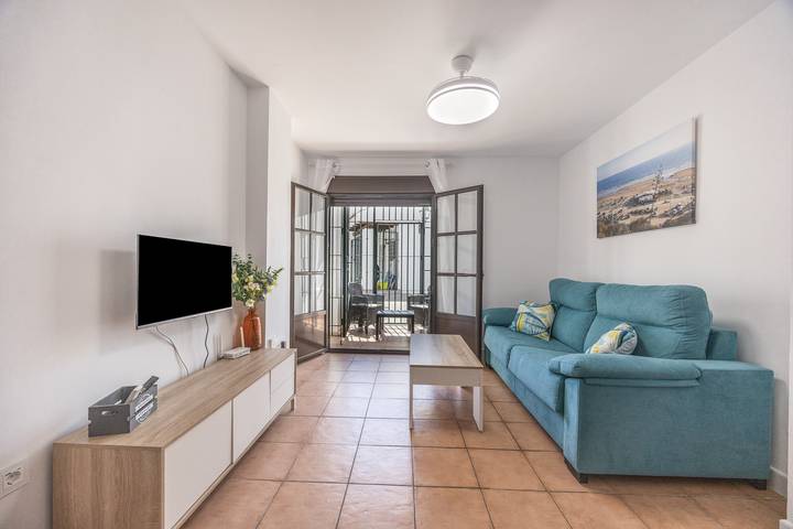 Entire apartment, Apartment 'El Molino Del Viento' with Private Terrace, Wi-Fi and Air Conditioning in Conil de la Frontera, Costa de la Luz