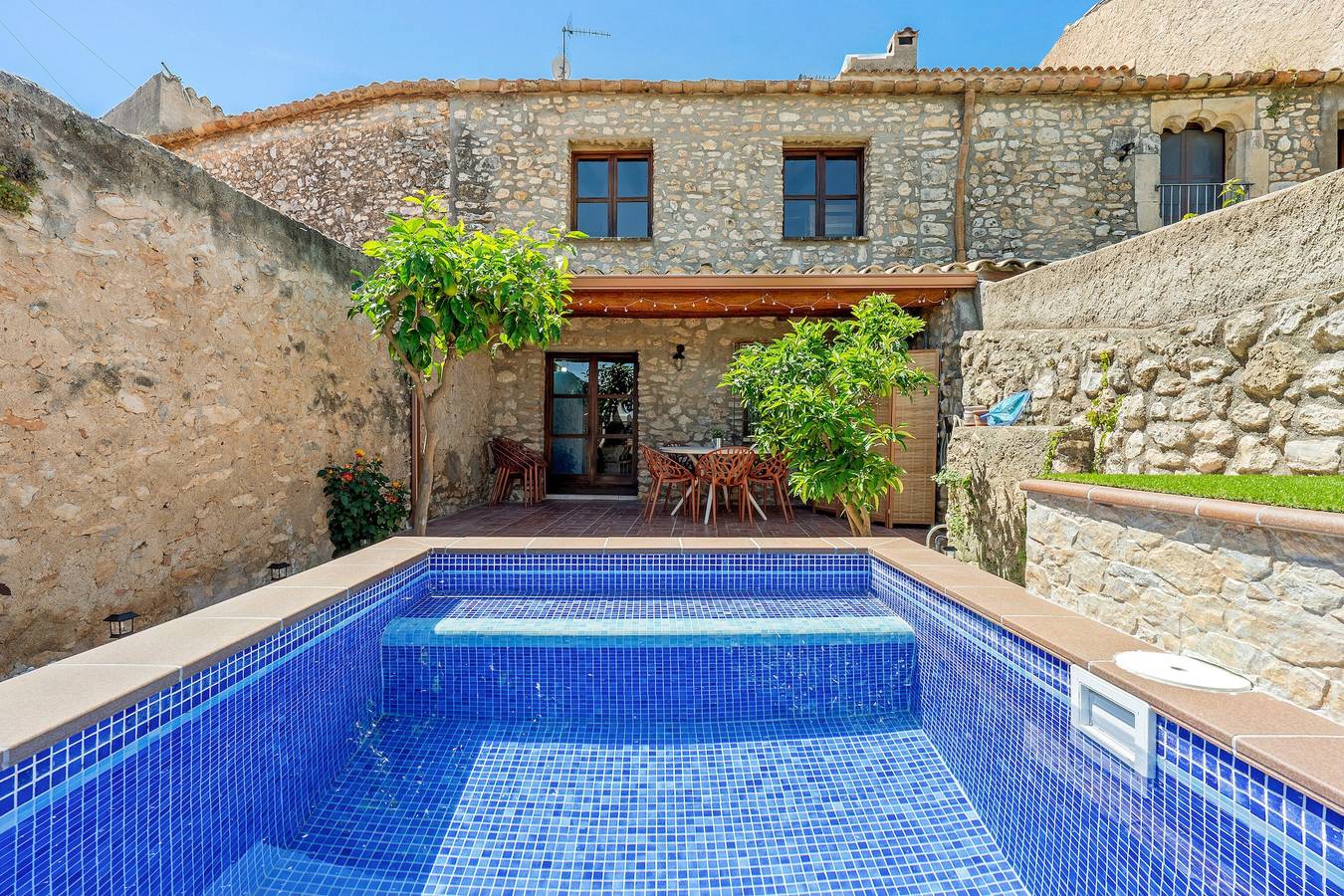 Casa vacanze 'La Casa Gran Clariana' con vista sulle montagne, Wi-Fi e aria condizionata in Alt Penedès, Penedes DO