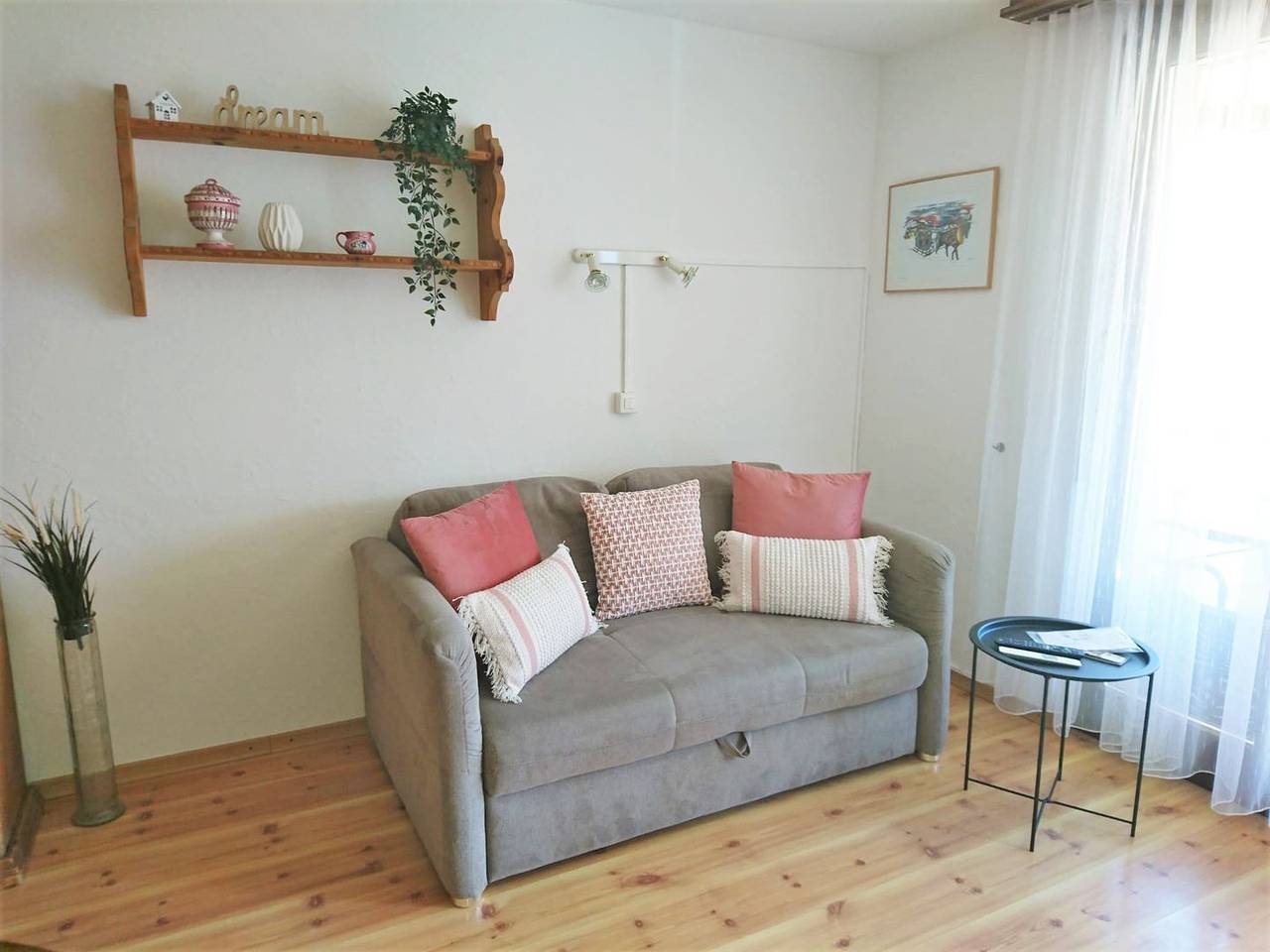Ganze Wohnung, Ferienwohnung in gepflegter Residenz an Top-Lage mit Hallenbad und Sauna in Muralto, Tessiner Alpen
