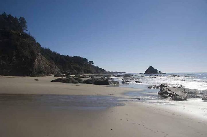 Holiday rental for 5 people, with garden and terrace as well as hot tub, with pets in North Coast