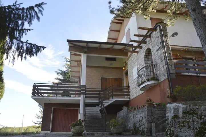 Alojamiento y desayuno para 3 personas, con jardín además de vistas y terraza - 1