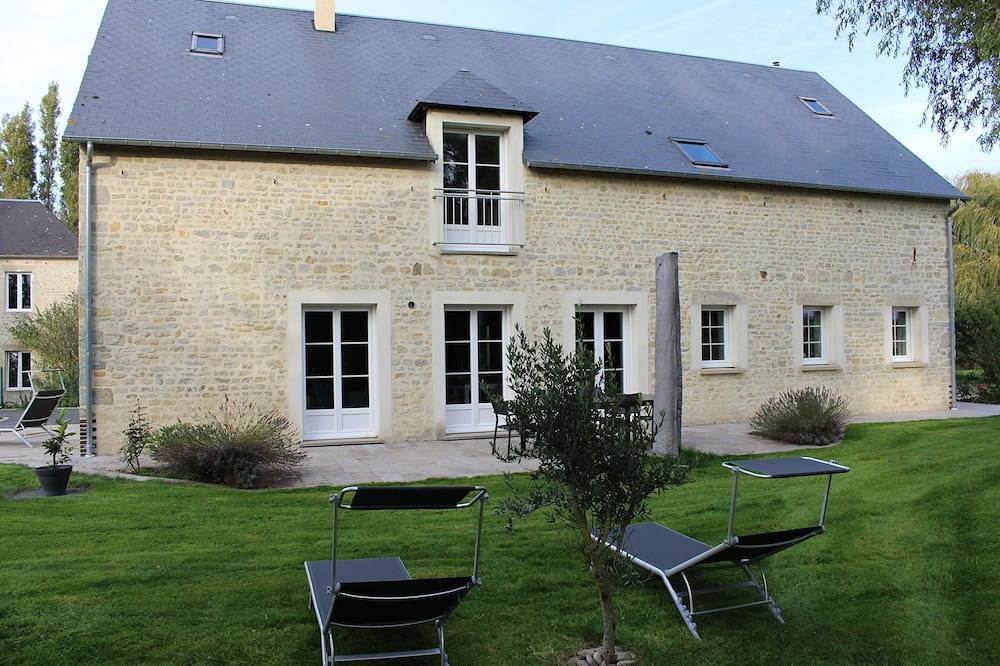Maison familiale et spacieuse à 10 min de Bayeux et Omaha in Tour-en-Bessin, Région de Bayeux