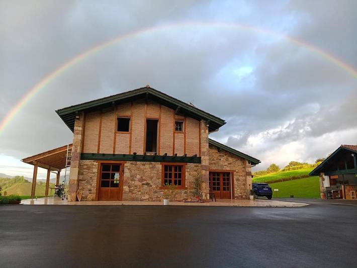 Location de vacances pour 2 personnes, avec jardin ainsi que terrasse et vue à Ainhoa - 2