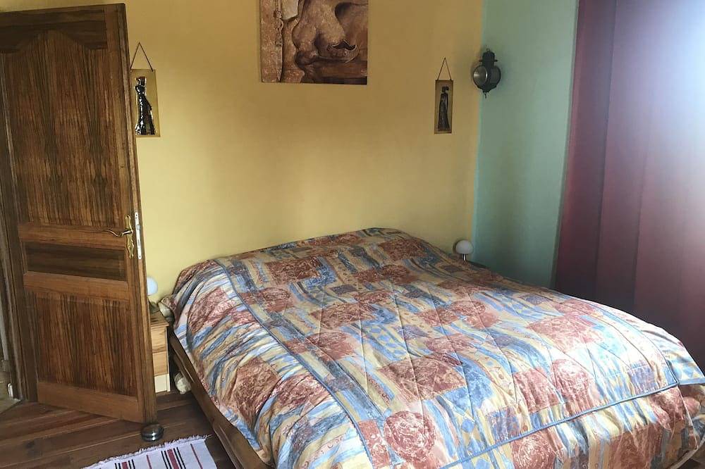 Maison en pierre sur 1500m2  à proximité des Gorges de l'Ardèche. et de la Cèze. in Issirac, Région de Nîmes
