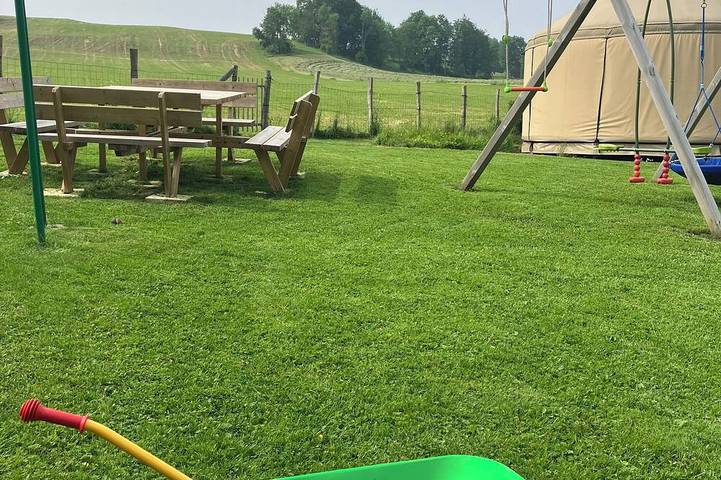 Apartamento entero, Studio \"L'Herba\" overlooking fields. in Mouthe-Lac et Mont d’Or, Jura Francais