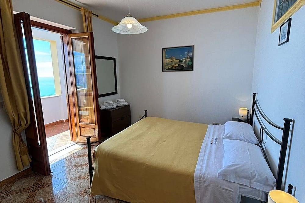 Apartment in a villa with breathtaking views of Amalfi and the sea in Tovere, Amalfikust