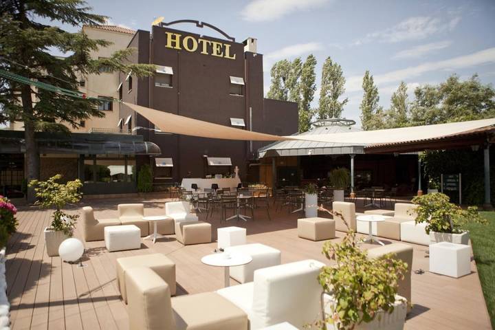 Hôtel pour 2 personnes, avec Terrasse et Jardin à Huarte