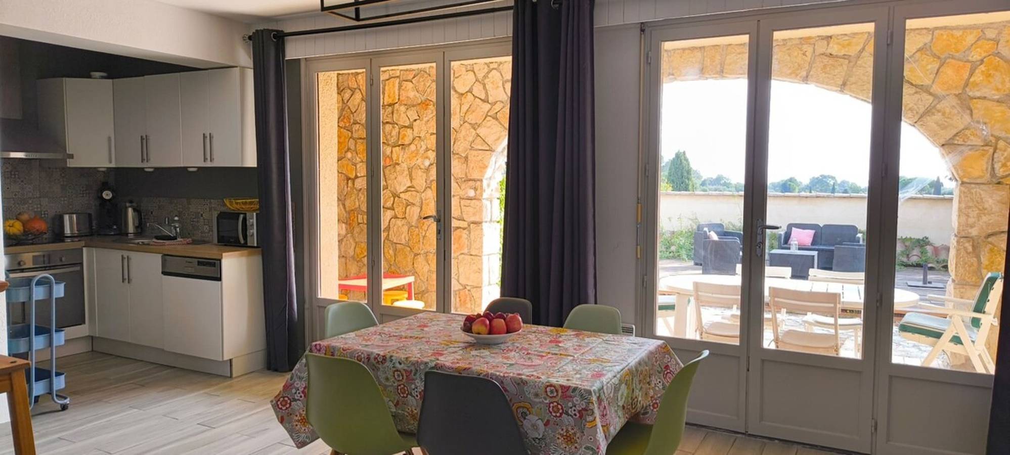 T3 rénové, climatisé entre mer et montagne, piscine, jardin in Le Rouret, Région de Cannes