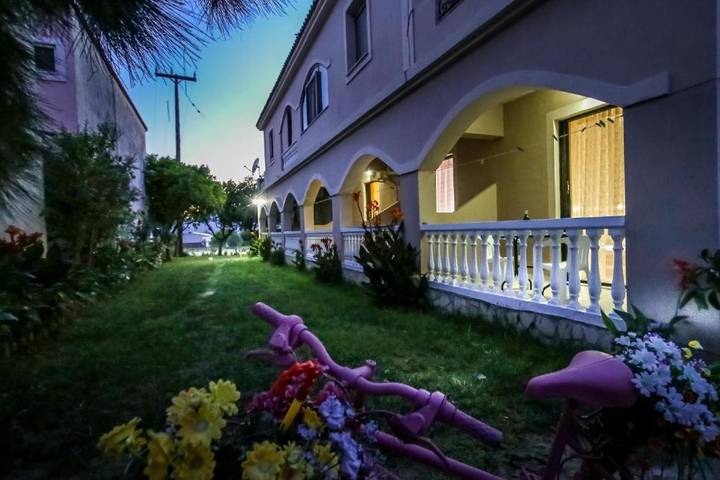 Gîte pour 5 personnes, avec terrasse dans Kalamaki - 2
