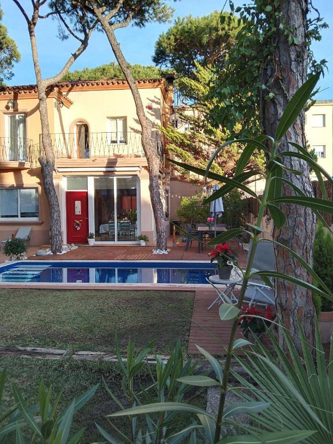 Chalet para 6 personas, con piscina además de jardín y jacuzzi en Provincia de Barcelona