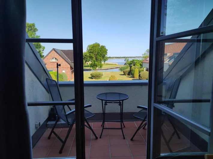 Apartamento de vacaciones para 4 personas, con terraza además de vistas al lago y vistas - 1