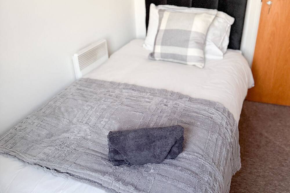 Entire apartment, Stylish 2-Bed Apartment in Central Bolton in Bolton, Greater Manchester