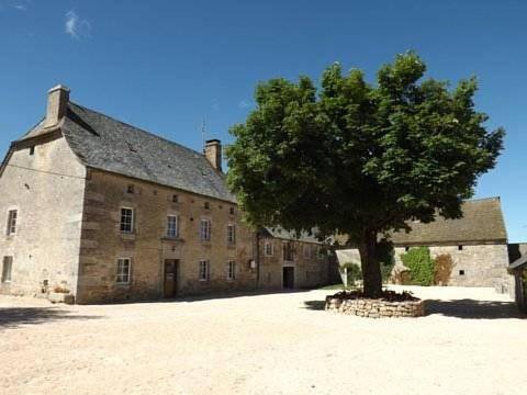 Five-Bedroom House in Chaudes-Aigues, Région de Saint-Flour