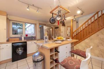 Holiday Home for 8 People in Newham, London, Photo 4