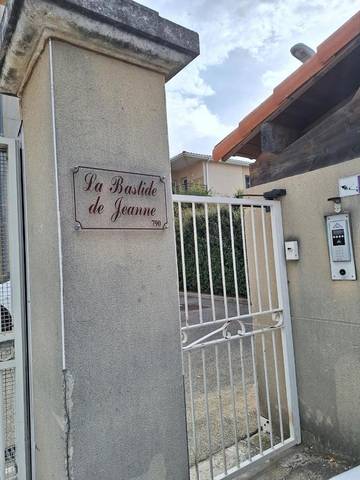 Gîte pour 4 personnes, avec terrasse ainsi que jacuzzi et piscine, animaux acceptés à Sorgues