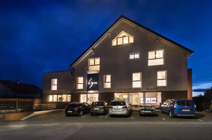 Hotel für 6 Personen, mit Balkon und Terrasse sowie Seeblick und Ausblick in Seewalchen am Attersee