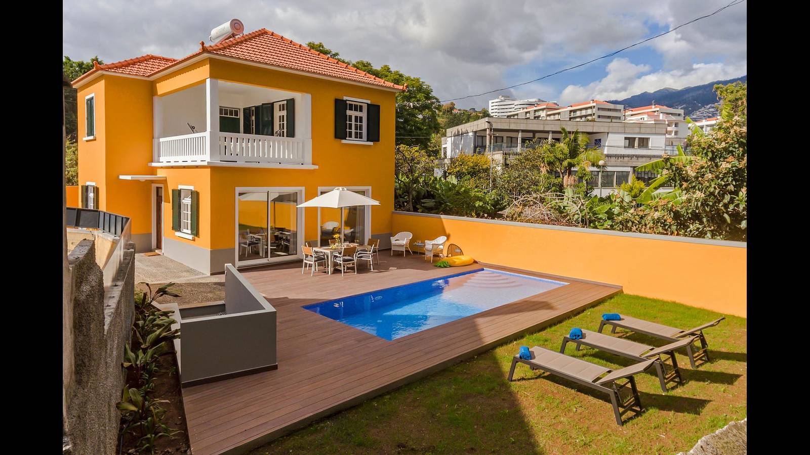 The Yellow House in São Martinho, Madeira