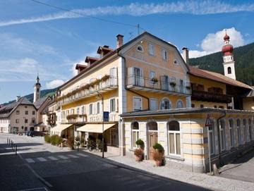 Hotel für 5 Personen, mit Whirlpool und Balkon sowie Sauna am Pragser Wildsee