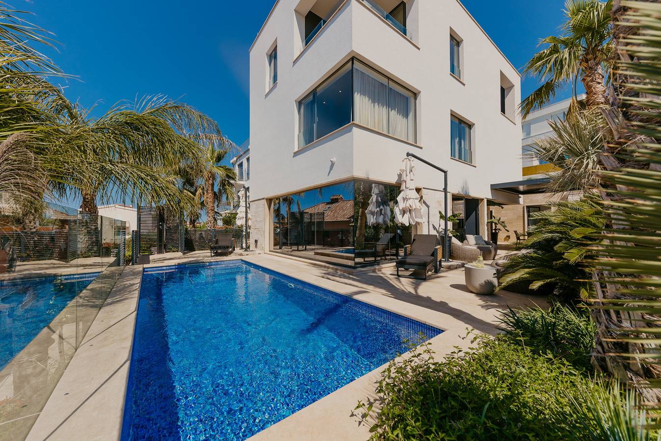 Villa Black & Gold with Pool in Okrug Gornji, Ciovo