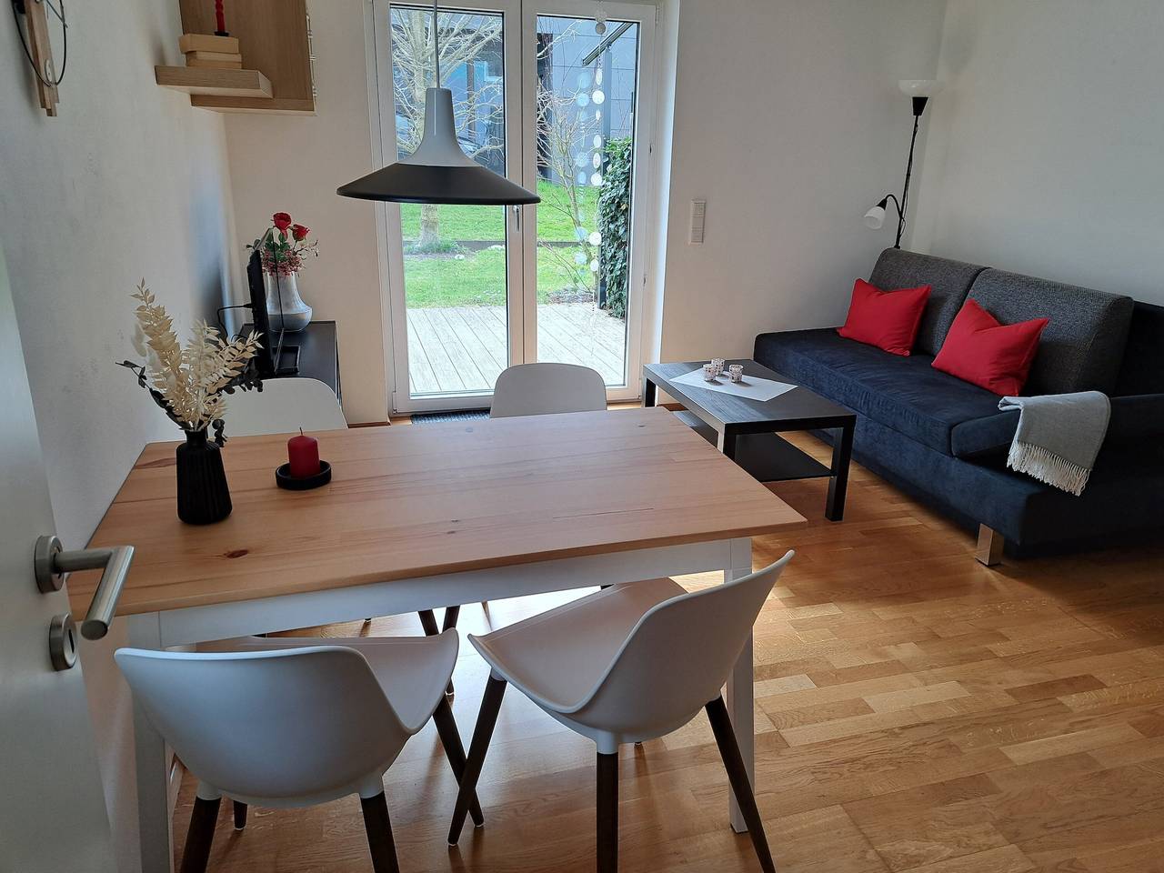 Ganze Wohnung, Riekes Ferienwohnung mit privater Terrasse und Wlan in Friedrichshafen, Region Bodensee-Oberschwaben