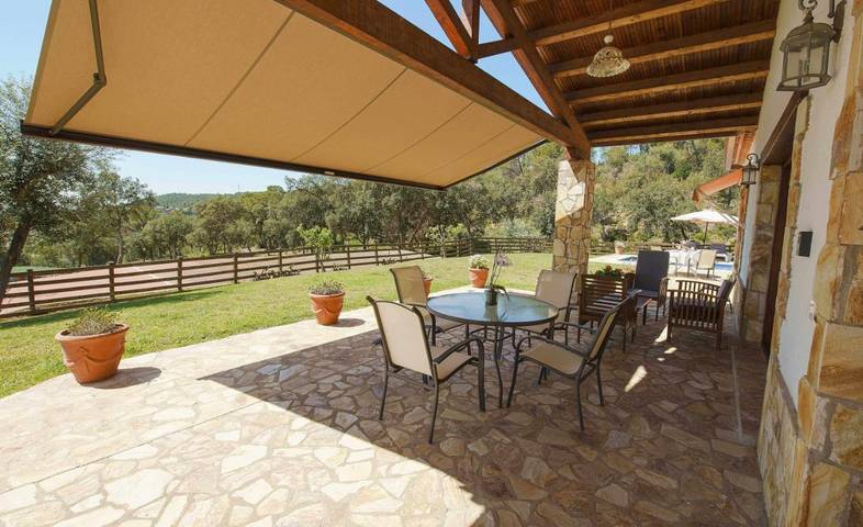 Location de vacances pour 6 personnes, avec piscine ainsi que terrasse et jardin, animaux acceptés à Vall-llobrega - 2