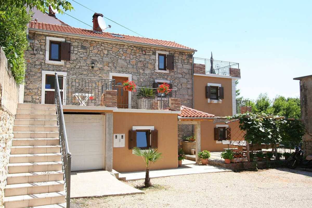 Ganze Wohnung, Ferienwohnung Ervin (60248-A1) in Silo (Krk), Krk