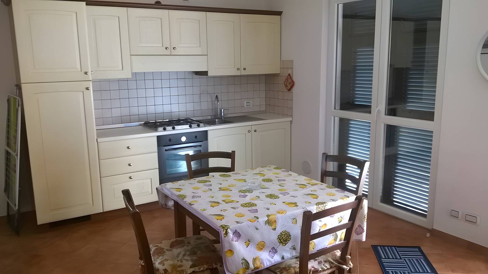 Ganze Wohnung, Apartment 'Ginestra' mit Bergblick, Wlan und Klimaanlage in Ceriale, Riviera di Ponente