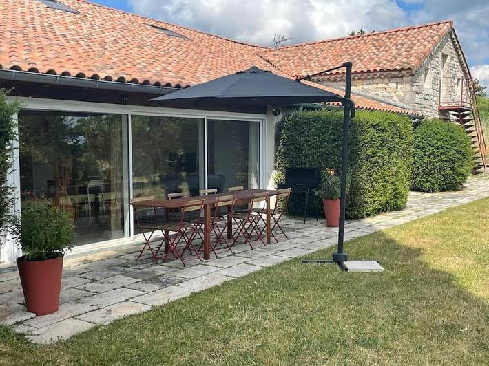 Location de vacances pour 6 personnes, avec Jacuzzi et Terrasse ainsi que Jardin et Piscine à Lhospitalet
