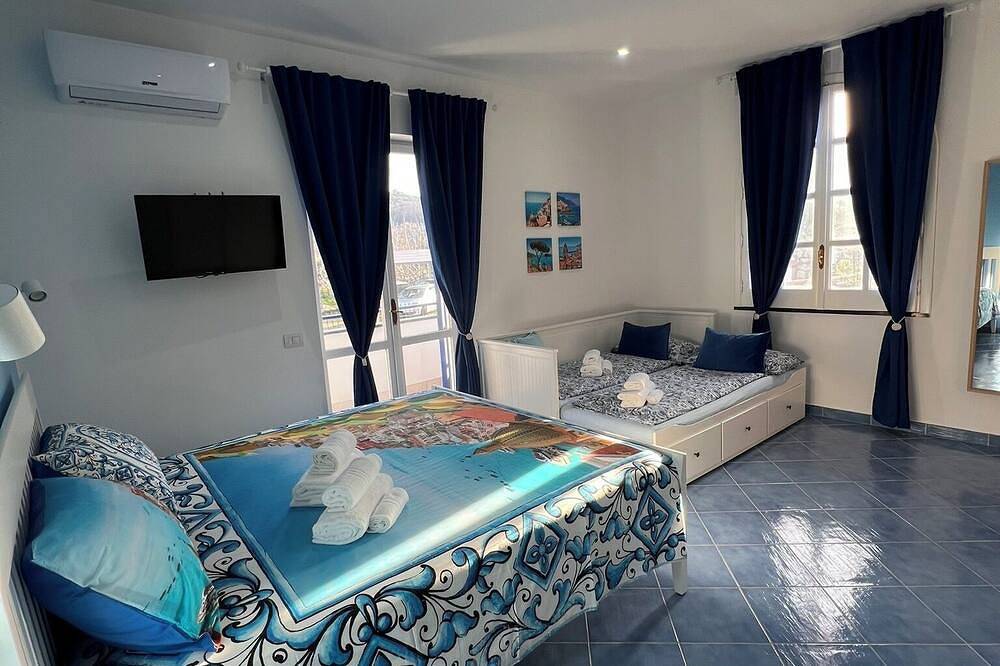 Apartamento entero, Apartamento con piscina y vista impresionantes al Golfo di Napoli in Pimonte, Montes Lattari