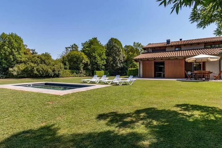 Chalet para 10 personas, con jardín además de vistas y piscina en Parc Natural de Zona Volcànica de la Garrotxa - 2