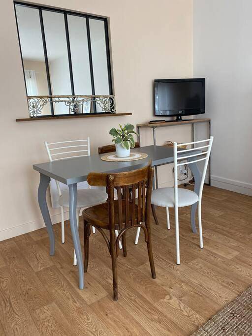 One-Bedroom House in Charbuy, Région d'Auxerre