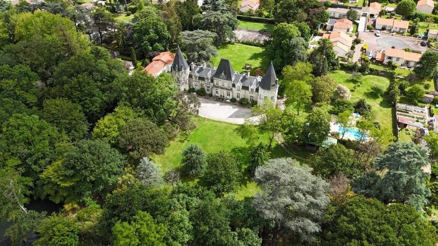 Chambre d’hôte pour 2 personnes, avec Terrasse et Jardin ainsi que Piscine et Vue