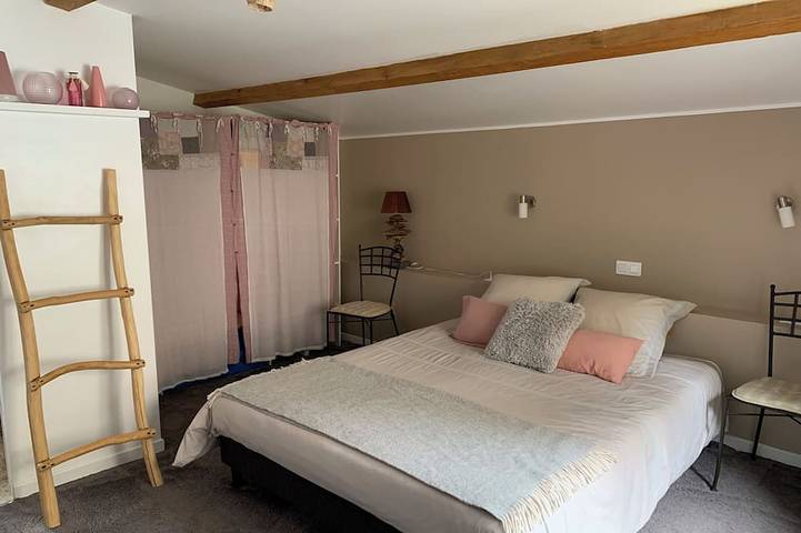 Location de vacances pour 3 personnes, avec terrasse à Champeix - 2