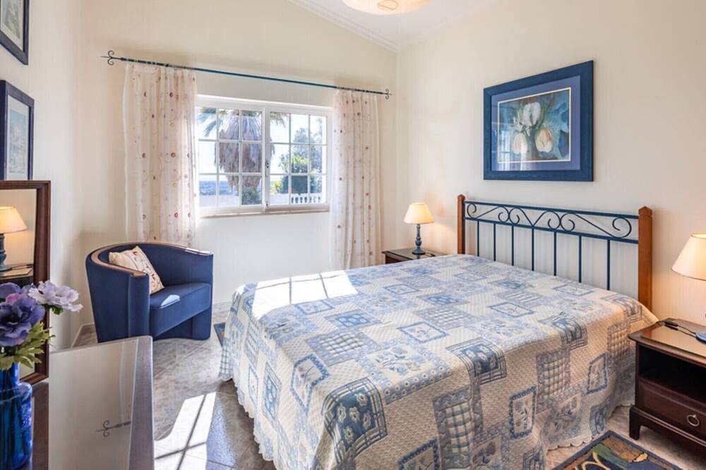 Beautiful 3-Bed Villa in Faro Spool & Seaview in São Pedro, Faro