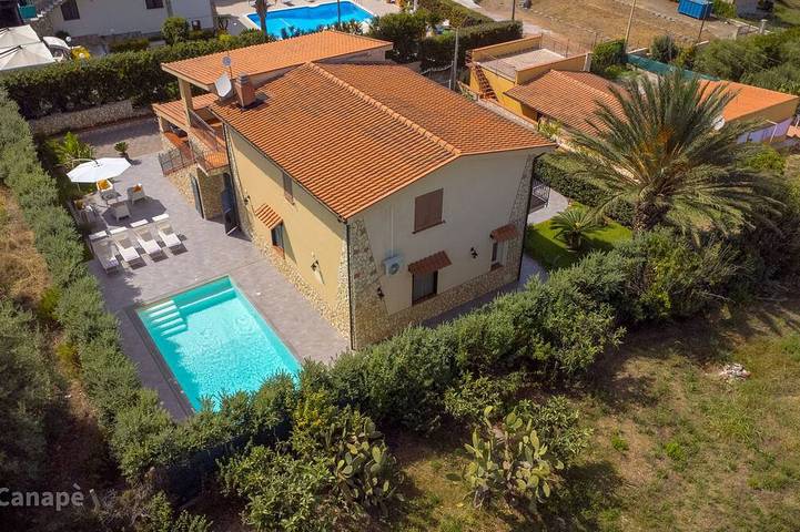 Villa für 12 Personen, mit Garten in Trabia