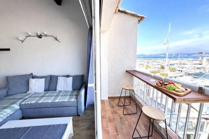 Gîte pour 4 personnes, avec vue et balcon dans Plage Des Oursinieres Le Pradet - 3