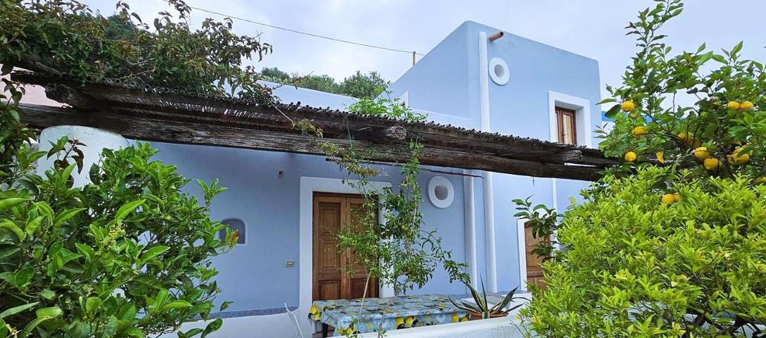Casa vacanza per 2 persone, con Terrazza e Giardino nonché Panorama a Filicudi