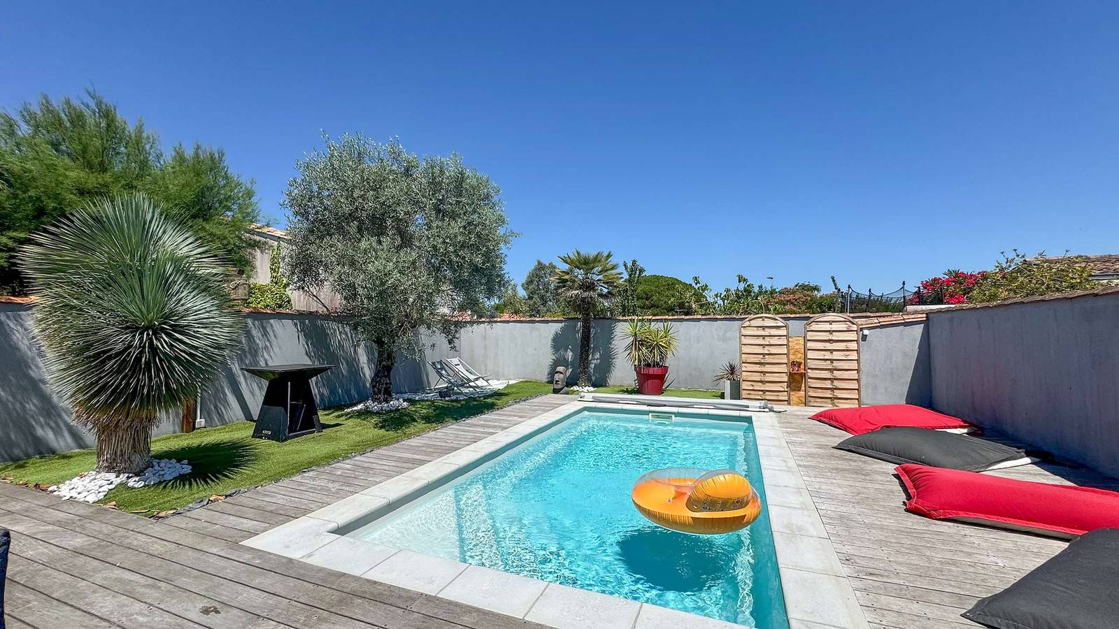 Apartamento vacacional entero, Villa Coco with private pool in the village center in La Couarde-sur-Mer, Isla de Ré