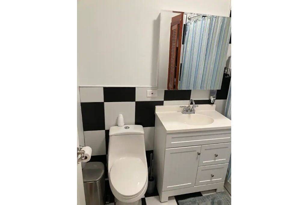 Great 3 bedroom rental unit near Logan Square in Chicago, Cook County