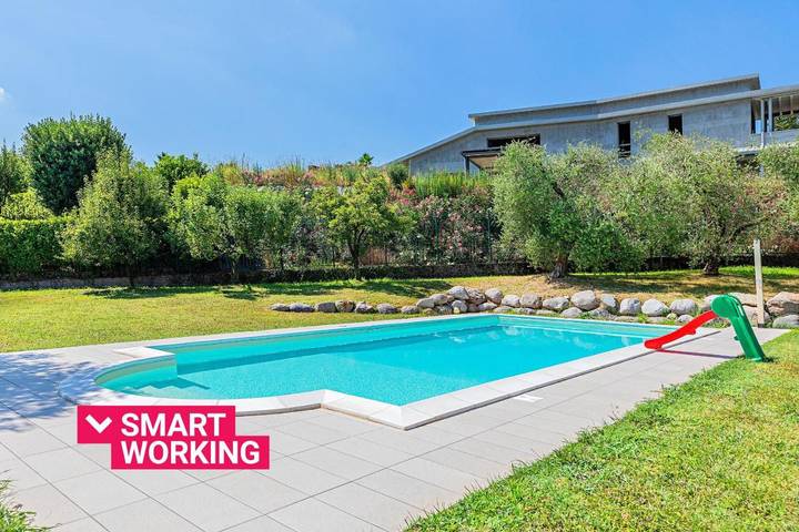 Villa per 9 persone, con giardino e piscina a Padenghe sul Garda