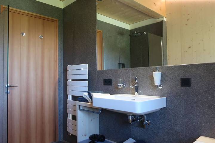 Ganze Wohnung, Rumwaldhof Edelweiß 82 m² Wohnung mit einmaligem Blick auf die Ortler Nordwand in Stilfs, Nationalpark Stilfser Joch