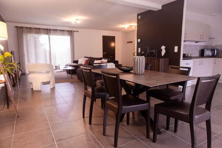 Gîte pour 6 personnes, avec jardin à Vézeronce-Curtin - 4